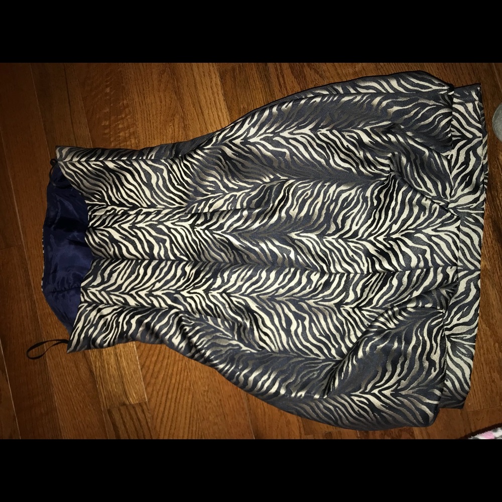 Beautiful Zebra pattern Cache Dress WITH pockets - Picture 2 of 5